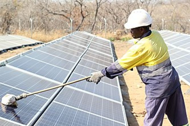 320px-Cleaning_solar_panel